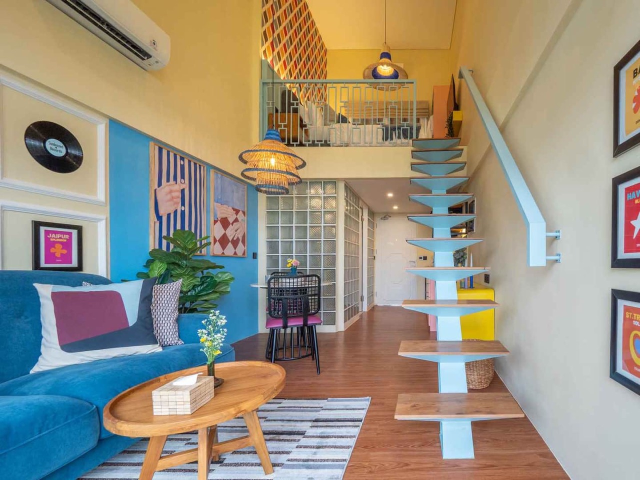 Stylish Retro Loft in Ubud's C...