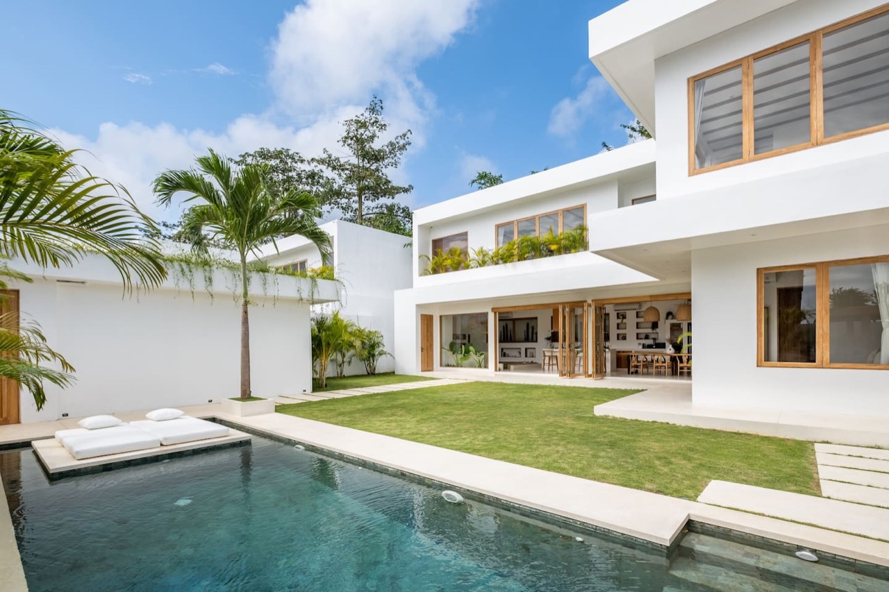 Cozy 3BR Tropical Villa near B…
