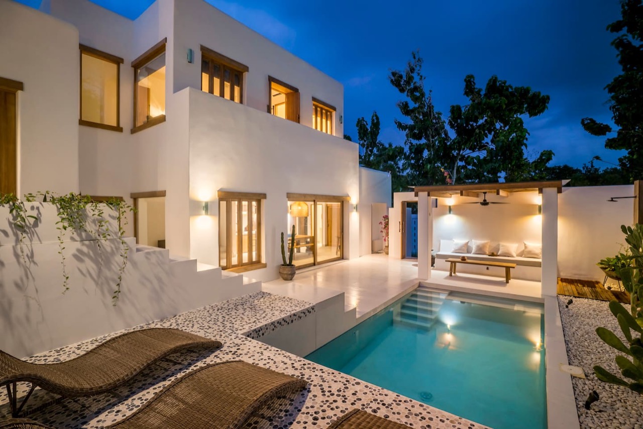Tropical Luxury 3 BR w/ Pool V…