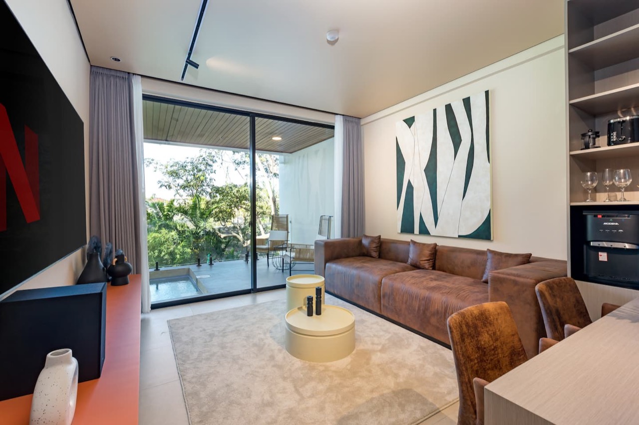 Apartment 302 w/ Jacuzzi Cen...