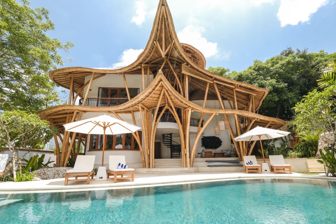 Ahura 5BR Oceanview, 5 Min