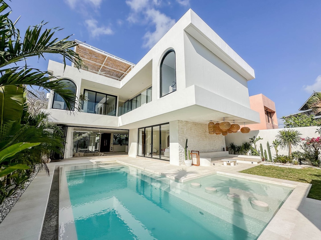 Modern 5BR Family Villa in Bi...