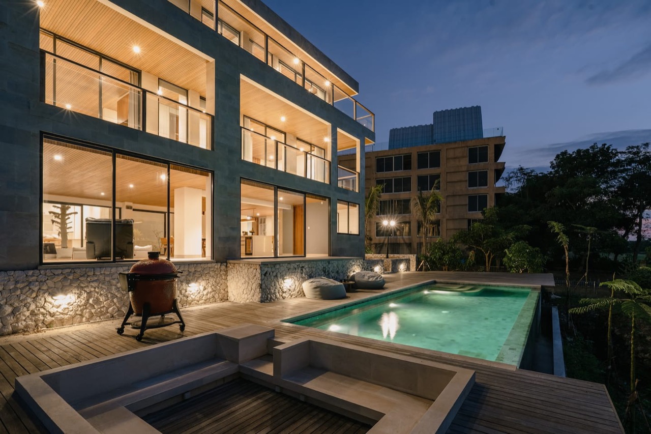 Luxury 4-bedroom villa by th...
