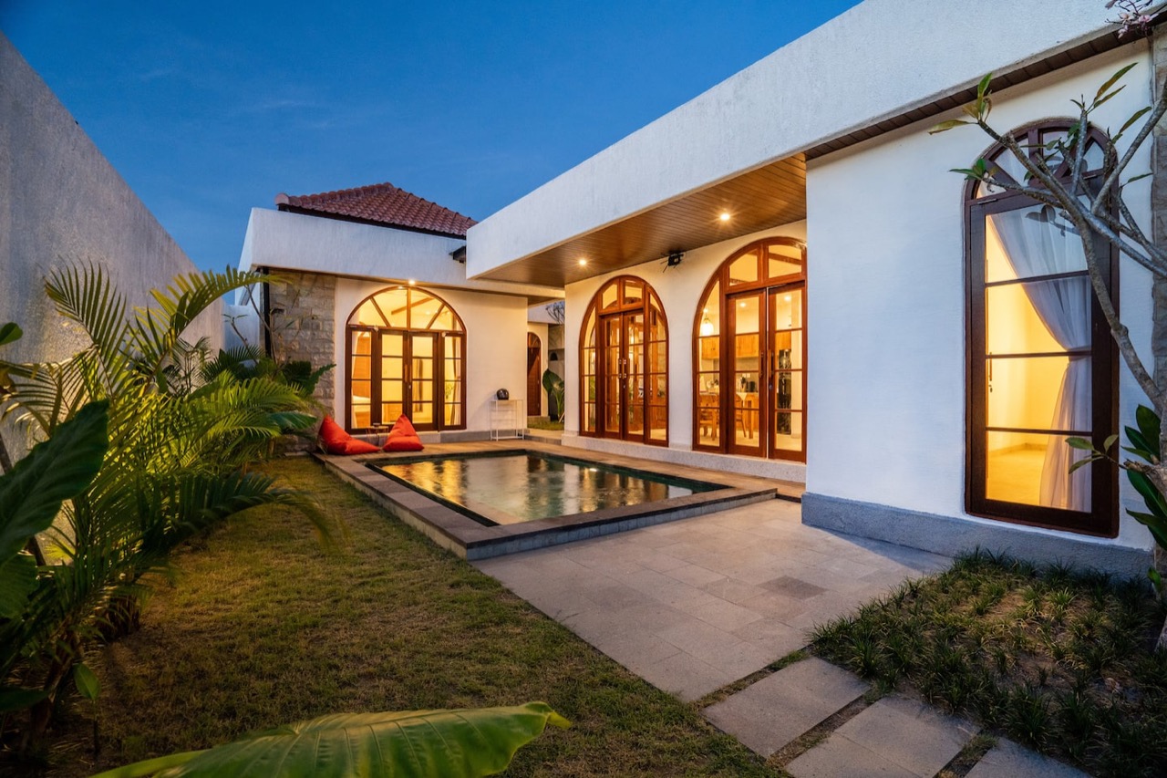 The Grand Royal Villa: Travel to the Golden ...