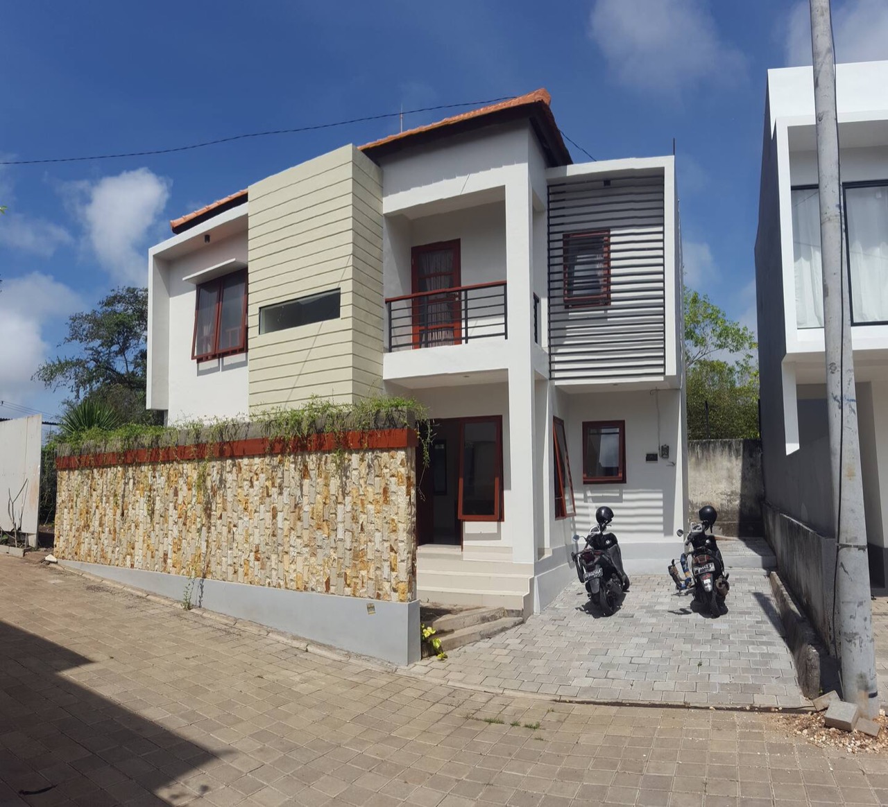 Modern brand-new house in B...