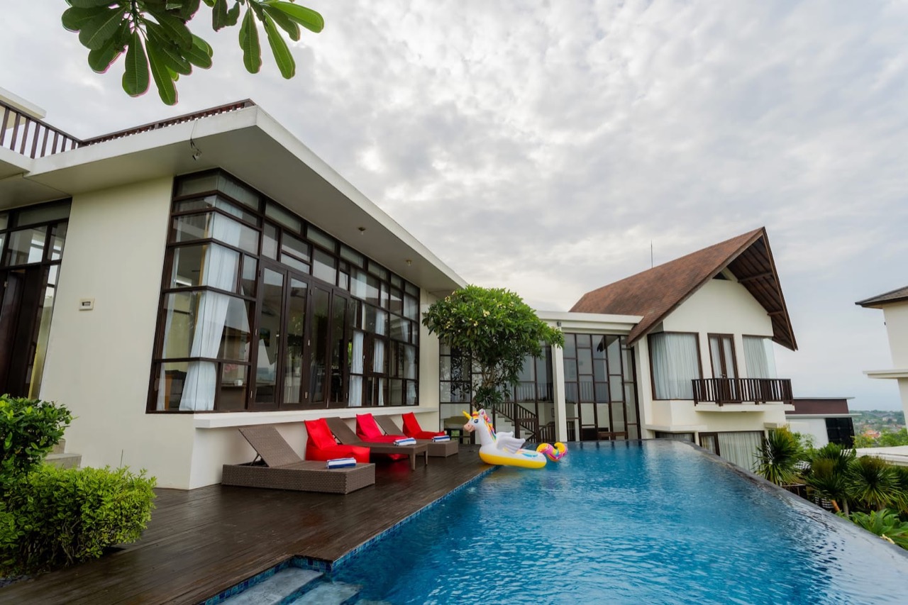 15Mins Jimbaran Beach, 4BR with Great Rooftop VIEW