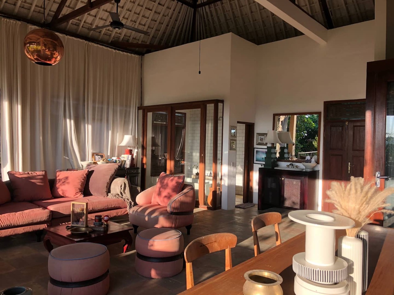 Beautiful loft with sunrise ove...