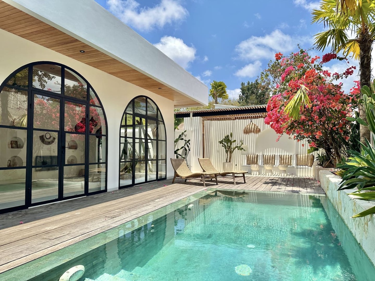 The Young Villas: Tropical 2 Br…