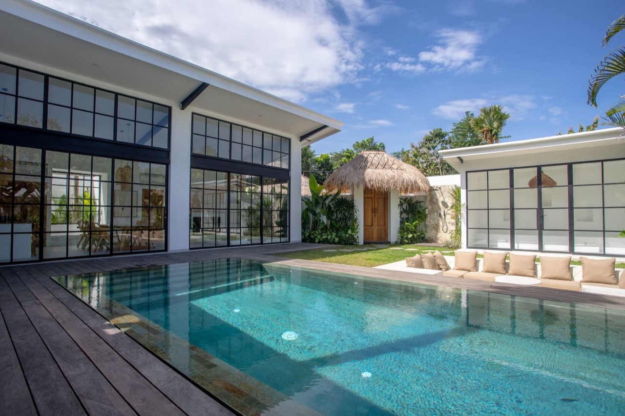 Modern Elegance in Bingin Beach: 3 BR Luxury Villa