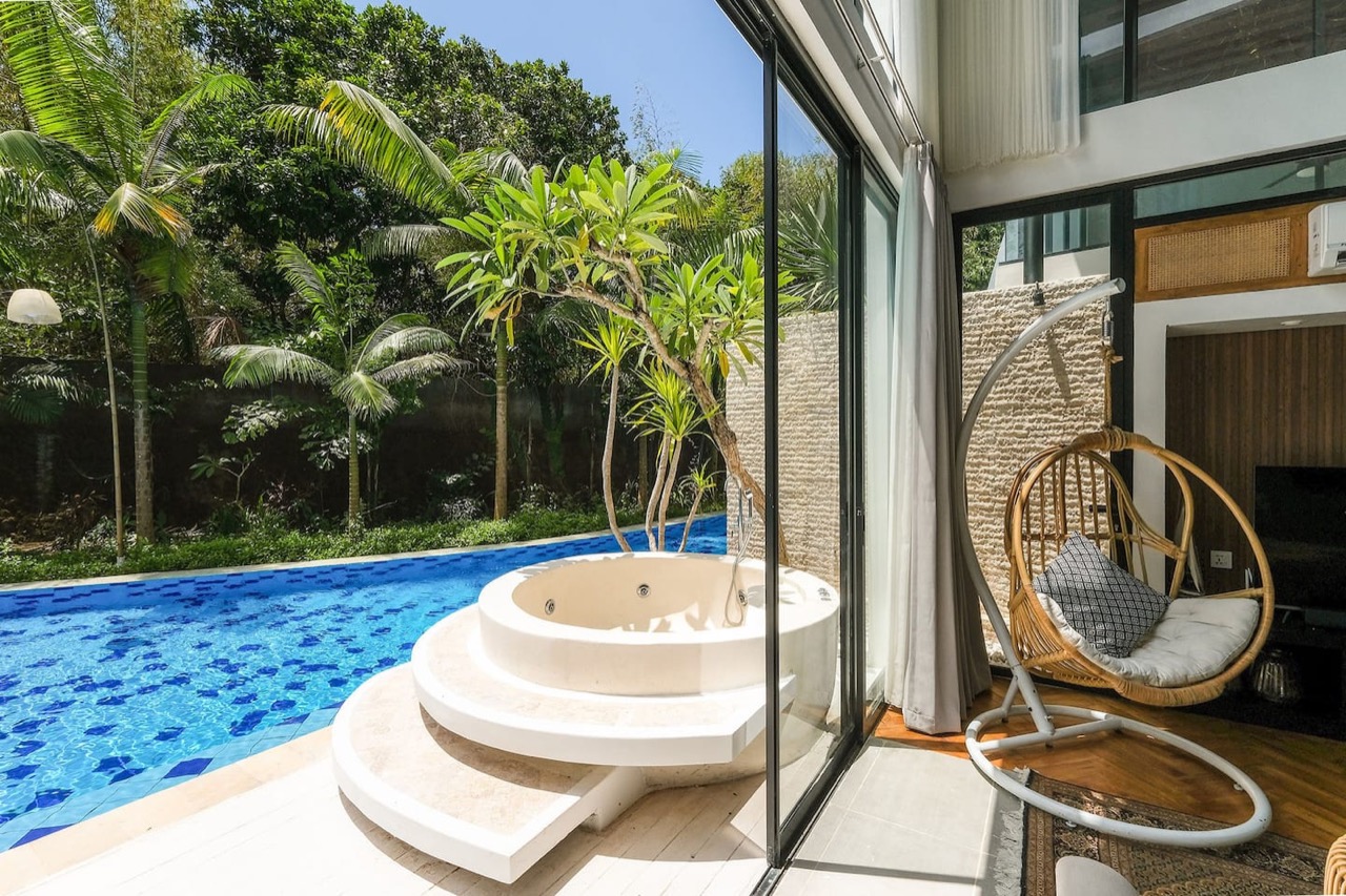 Luxury Tropical Villa with Pool