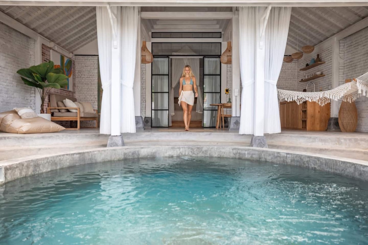 Design Villa With Private Poo