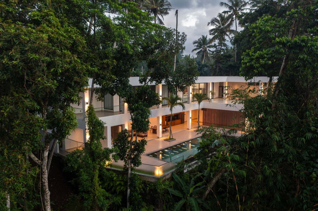 Modern 4-Bedroom Luxury Villa in Ubud