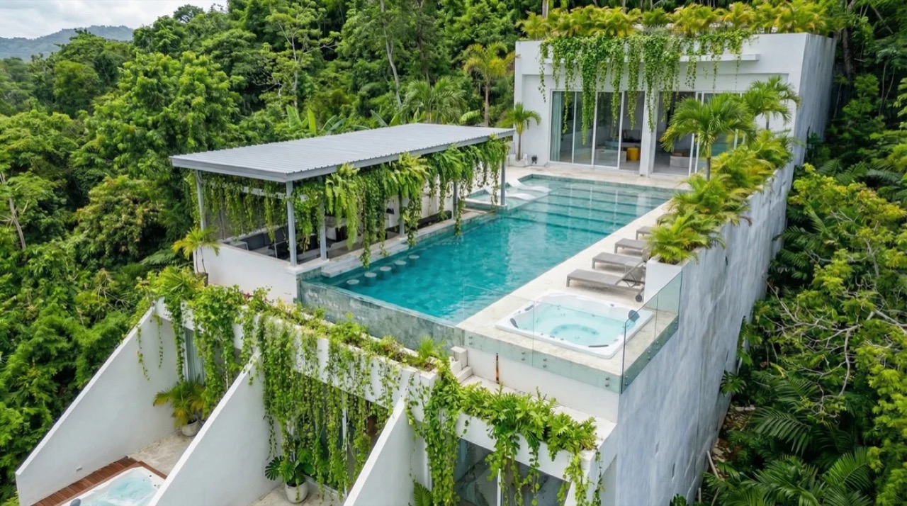 Ocean Views Boutique Hotel with Unit Mix and Private Villa in Bingin